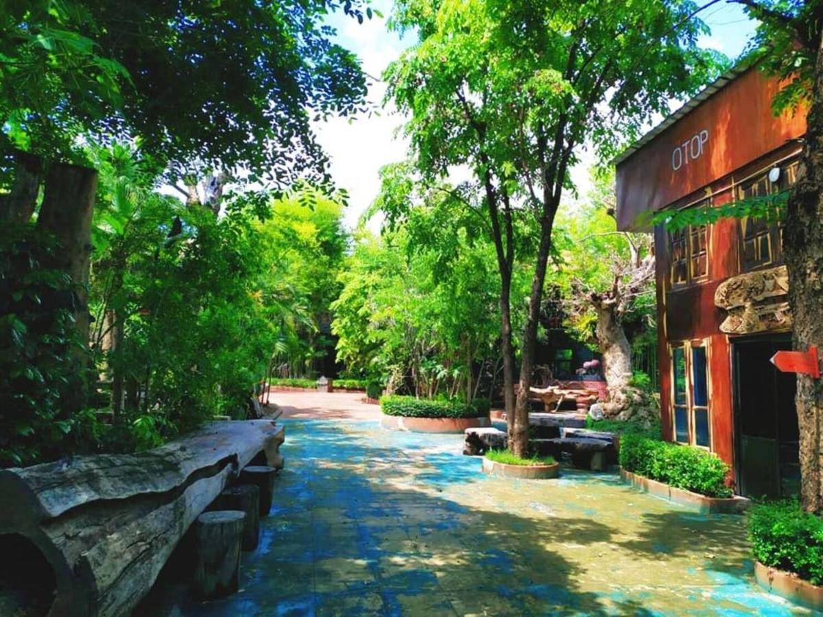 Denchai City Resort เด่นชัยซิตี้ รีสอร์ท Phrae Exterior photo